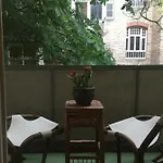 West Апартаменты
